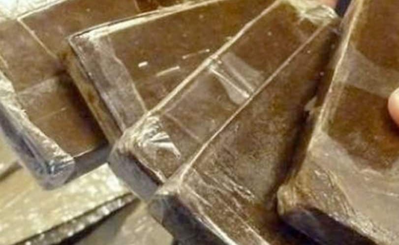 ضبط موظف بجوزته كيلو ونصف حشيش وشابو بسوهاج