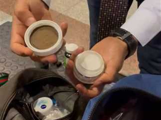 نيابة الغردقة تحقق في محاولتي تهريب كمية من المواد المخدرة من راكبين بلحيكي وفرنسي