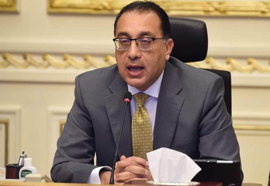 رئيس الوزراء يستعرض تقريرًا لوزيرة الثقافة عن تخريج الدفعتين الثانية والثالثة من مبادرة "صنايعية مصر"