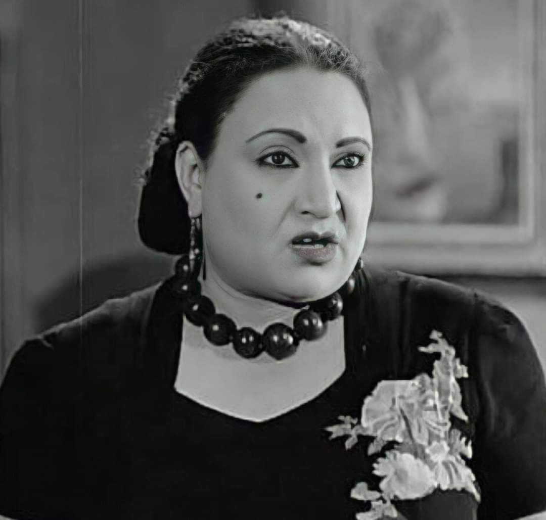 "أم حميدة" زوجة "الريس حنفي" كبير الصيادين الفنانة "سعاد احمد" .