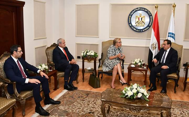 بالصور.. وزير البترول يستقبل نائب رئيس شركة " وينترشال ديا " الألمانية