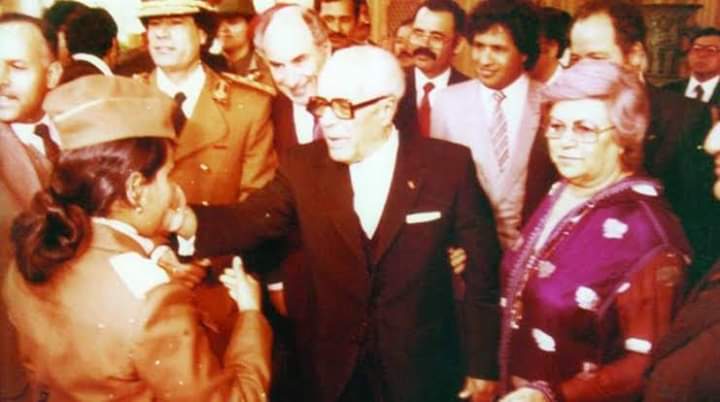 بالصور.. العقيد القذافي والسبسسي وجها لوجه