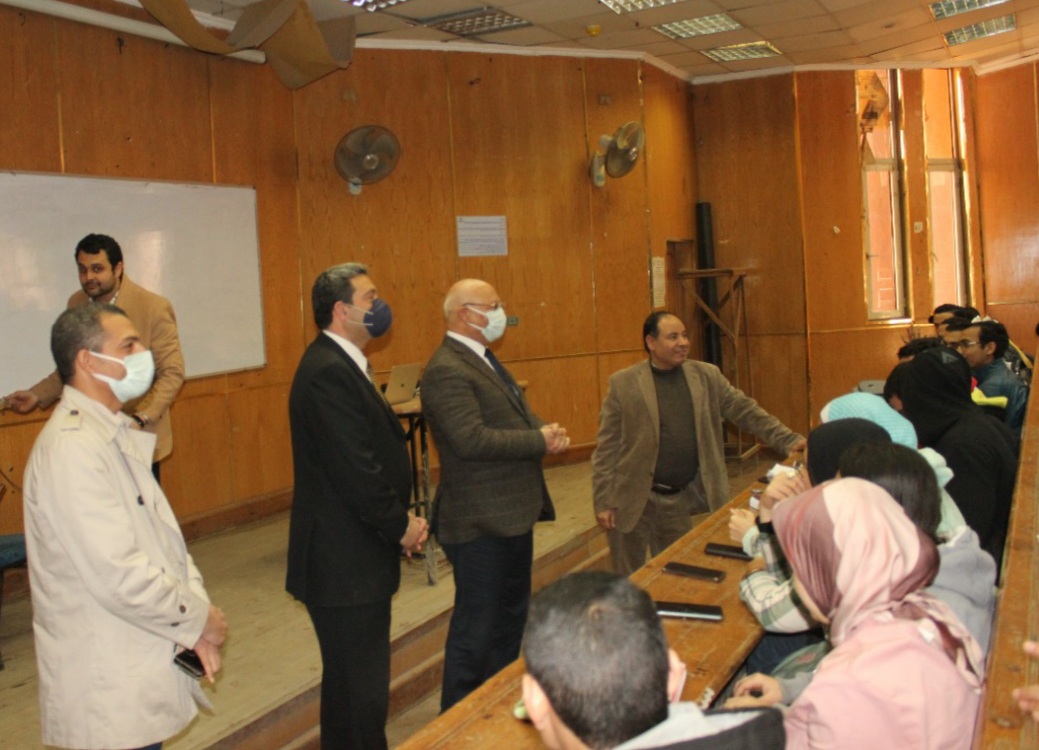 رئيس جامعة بنها يتفقد أعمال التطوير بكلية الهندسة بشبرا