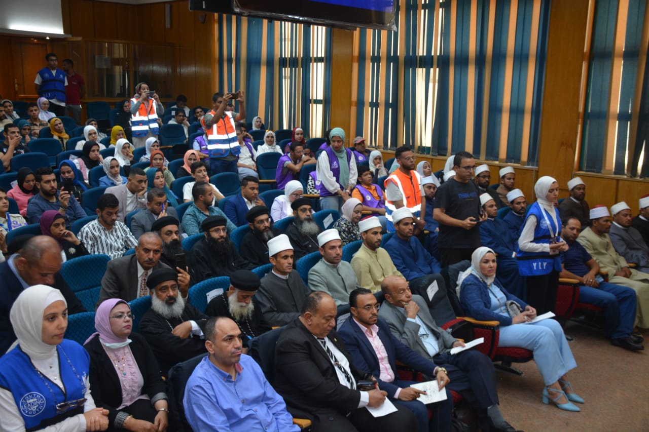 محافظ القليوبية يشهد أولى جلسات برنامج "شباب يحاور" الذي ينظمه بيت العائلة المصرية لعقد حوار وطني بين كافة طوائف الشعب المصري 