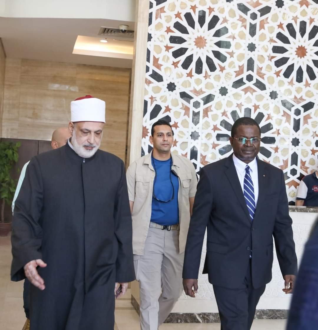 بالصور .. وزير دفاع بوركينا فاسو يتعرف على جهود الأزهر الشريف في مواجهة التطرف والإرهاب