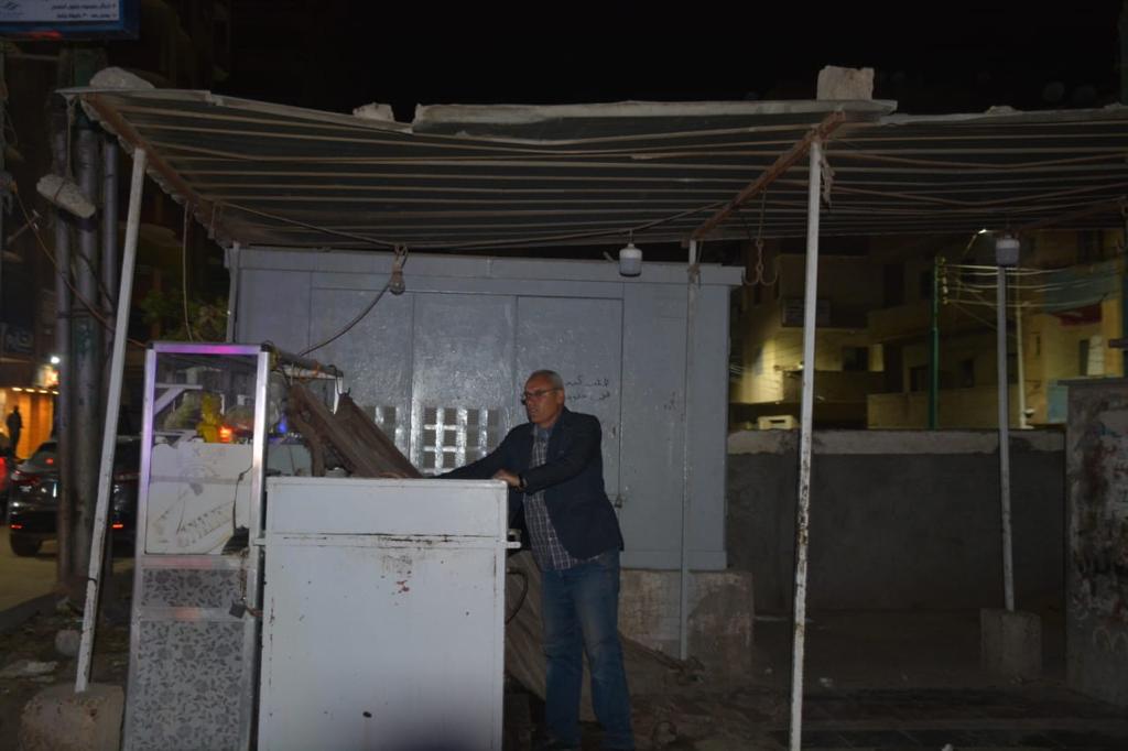 محافظ القليوبية يقود حملة ليلية لإزالة الإشغالات ومتابعة مستوى النظافة في عدد من الطرق والشوارع العامة الرئيسية والفرعية بمدينة بنها