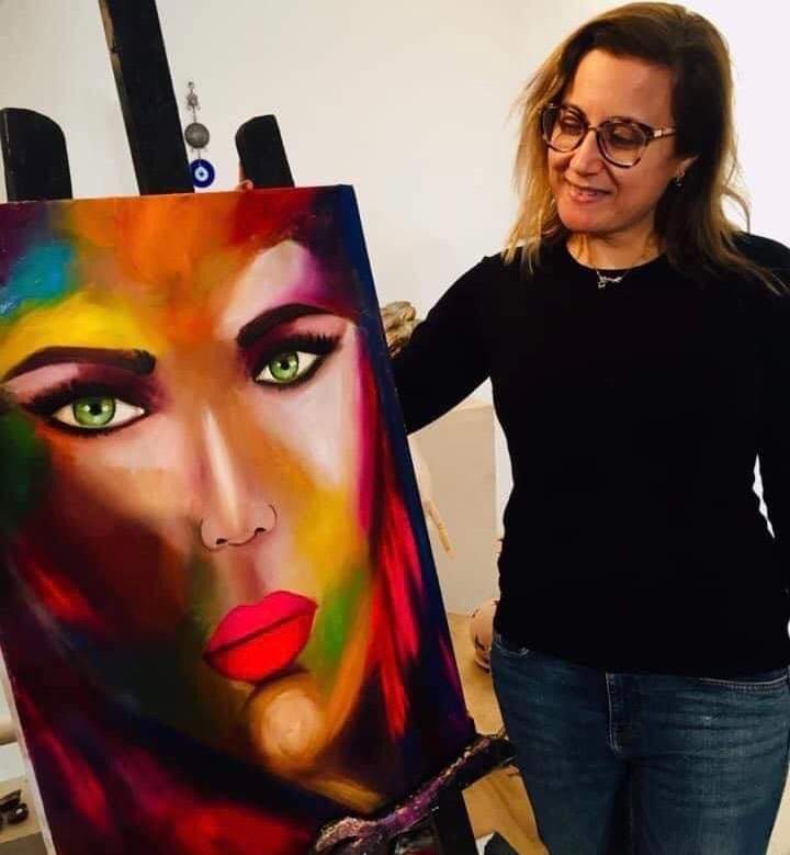 فاطمة الشعبوني المزغني من العلوم الماليّة  إلي عالم الفنّ و الرسّم