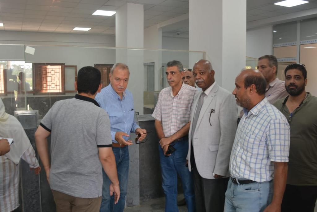 محافظ القليوبية يقوم بجولة لمتابعة أعمال رفع الإشغالات والنظافة بمدينة بنها ويتفقد المجمعات الخدمية بمبادرة حياة كريمة بمدينة شبين القناطر 