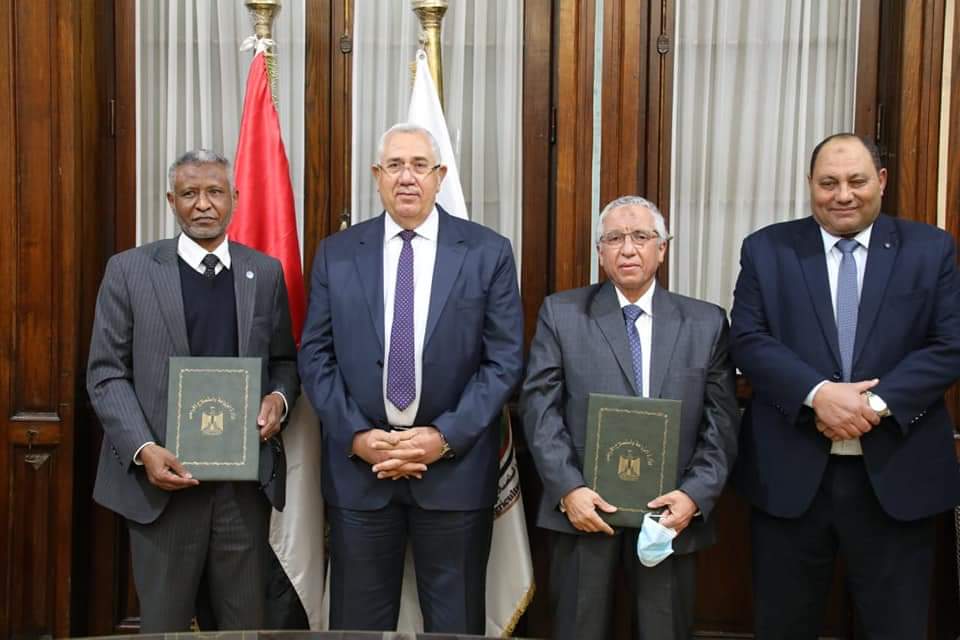 الفاو و"الزراعة" توقعان مشروعين لزيادة إنتاجية المياه من أجل الإنتاج الزراعي المستدام ودعم صغار منتجي الألبان في البحيرة والمنيا