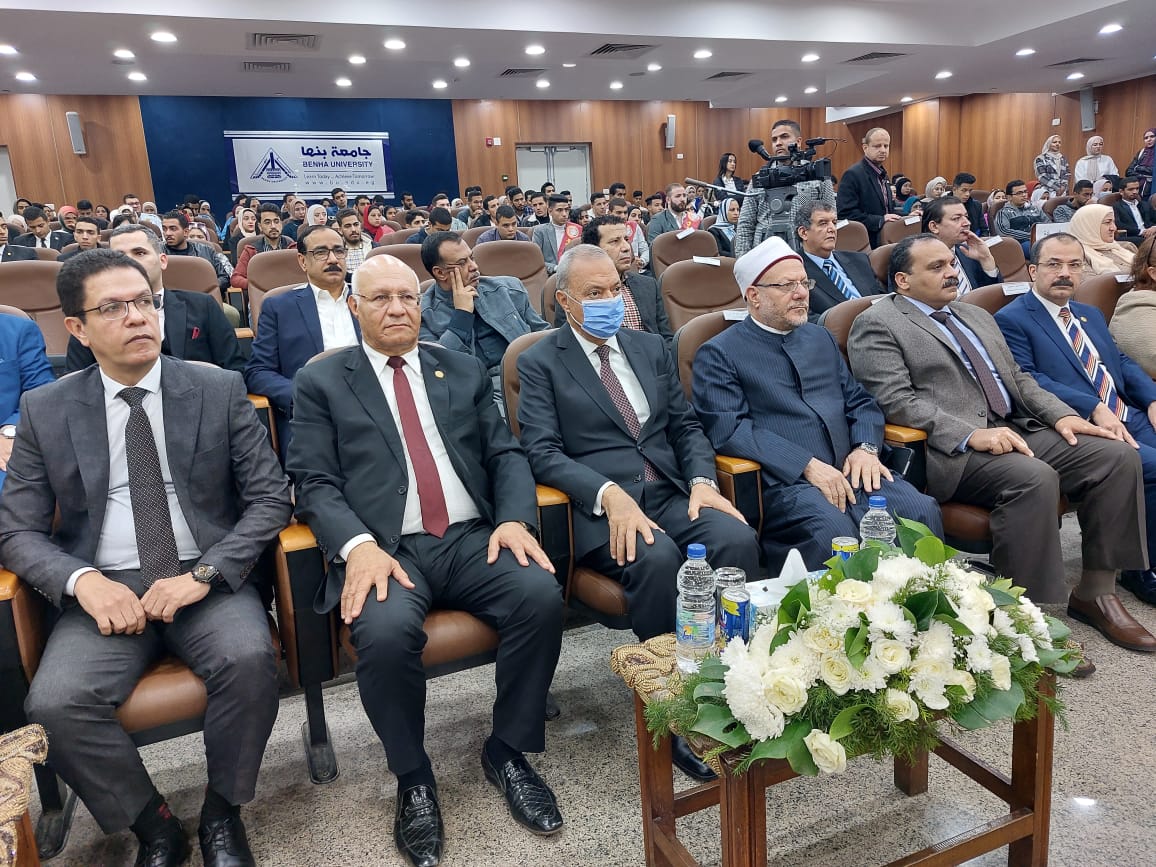 مفتى الديار المصرية ومحافظ القليوبية ورئيس جامعة بنها يشهدان ندوة الشباب وقضية الوعى لطلاب الجامعة