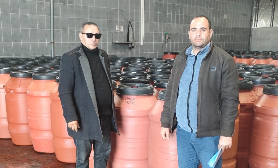 خلال حملات تموينية بالبحيرة... ضبط ١١ طن مخلل مجهول المصدر  