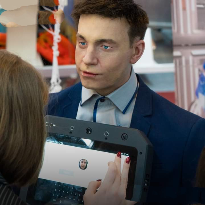 بالصور : 200 ألف دولار لمن يبيع وجهه إلى الأبد!