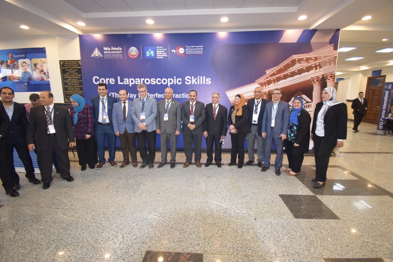 رئيس جامعة بنها يشهد ورشة عمل عن المناظير الجراحية النسائية