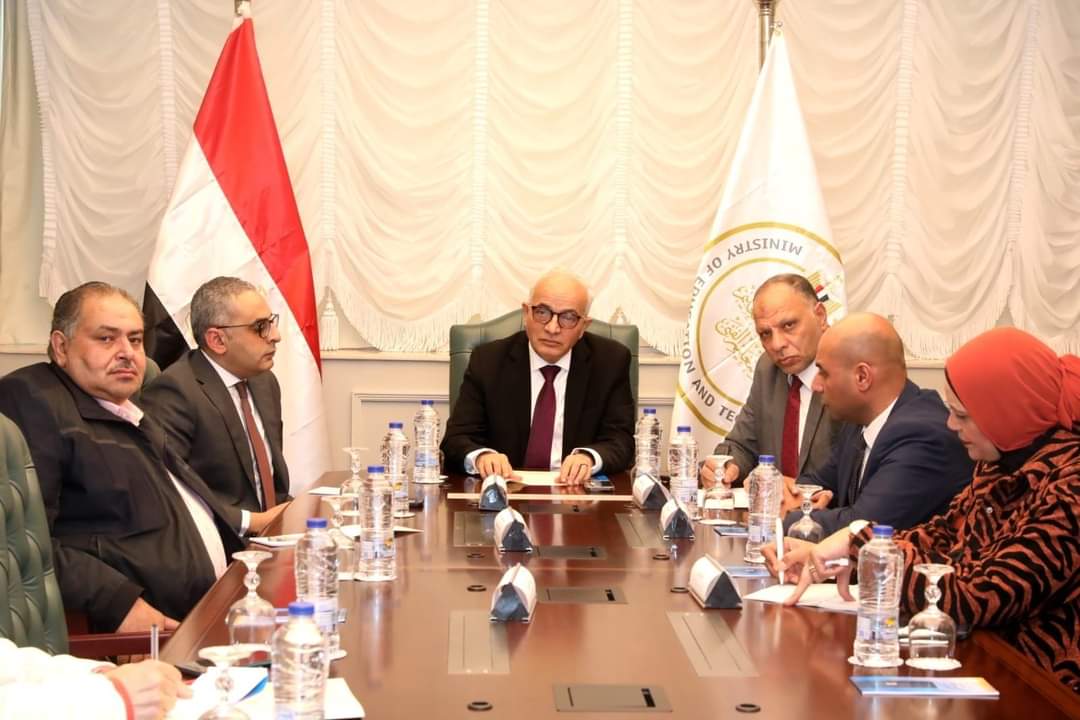 وزير التربية والتعليم يعقد اجتماعًا مع مديرى المديريات التعليمية لمتابعة انضباط سير الدراسة والاستعداد لامتحانات نصف العام الدراسي ٢٠٢٣/ ٢٠٢٤