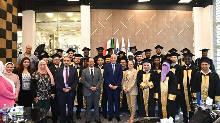 سويلم يشهد حفل تكريم (٢٩) من المتدربين الأفارقة والمصريين بعد إتمام أحد البرامج التدريبية التى نظمها "المركز الإفريقي للمياه والتكيف المناخي"