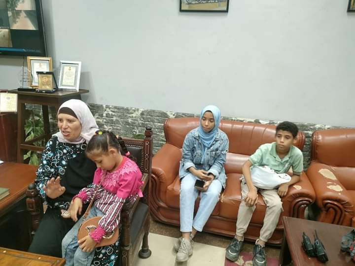 منظومة الشكاوى بمجلس الوزراء تنجح في تسليم ثلاثة أطفال لوالدتهم بعد أن تحرك قطار بهم دونها من محطة "بنها