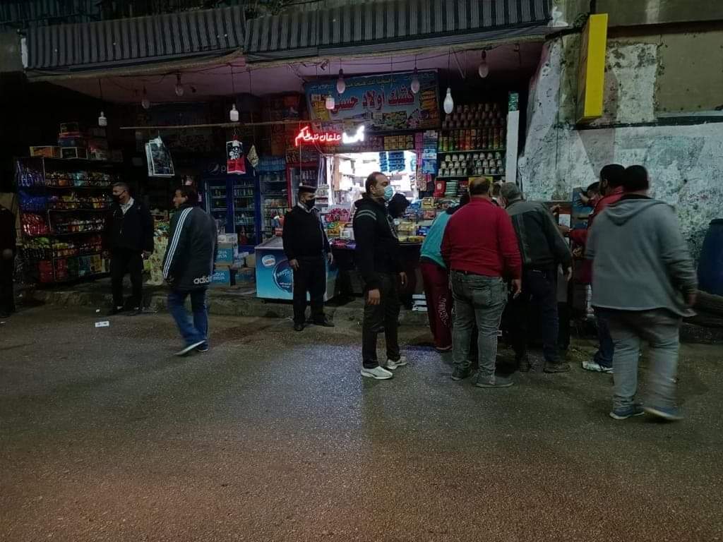 الهجان يقود حملة ليلية حتى منتصف الليل لتطهير أسفل الدائري بقليوب وشوارع حي غرب وشرق شبرا الخيمة من الإشغالات والباعة