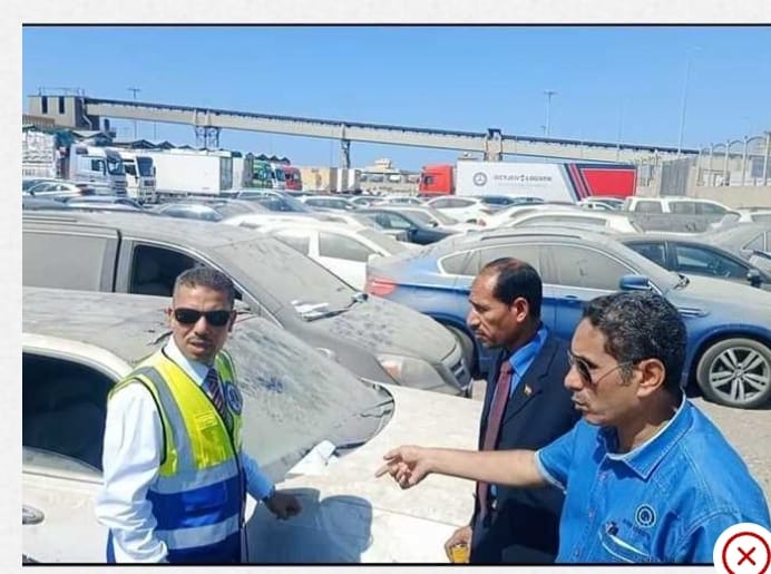 «الجمارك» تبدأ خطة للتصرف في البضائع والسيارات المهملة بميناء سفاجا