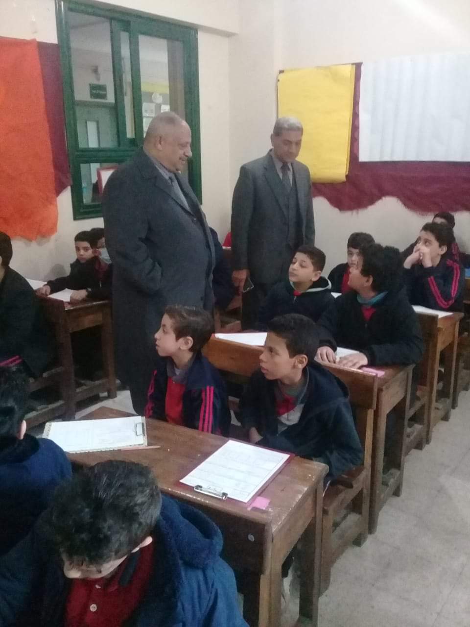 عمر فى جولة لمتابعة إمتحانات الفصل الدراسي لسنوات النقل بكفرالدوار  