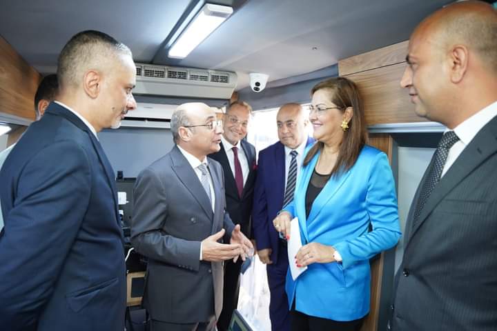 وزيرا العــدل والتخطيط والتنمية الاقتصادية يطلقان إشــارة بــدء تشغيل سيارات توثيق متنقلة جديدة بالإسكندرية ومطروح