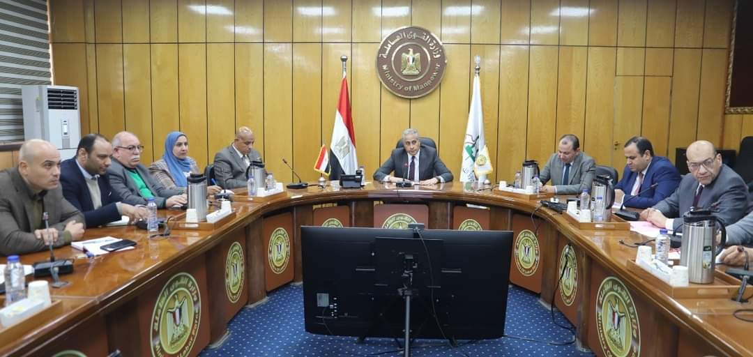 وزير القوى العاملة يلتقي مديري المديريات بالمحافظات.