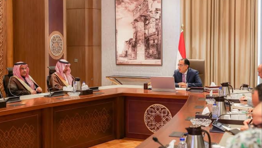 رئيس الوزراء يلتقي بوزير الصناعة السعودى لتعزيز التكامل الصناعي بين البلدين