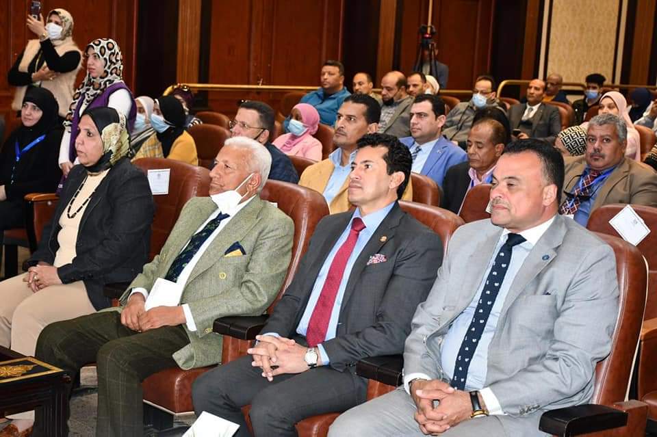 وزير الرياضة يحضر مراسم قرعة دوري مراكز الشباب بالجيزة لكرة القدم .