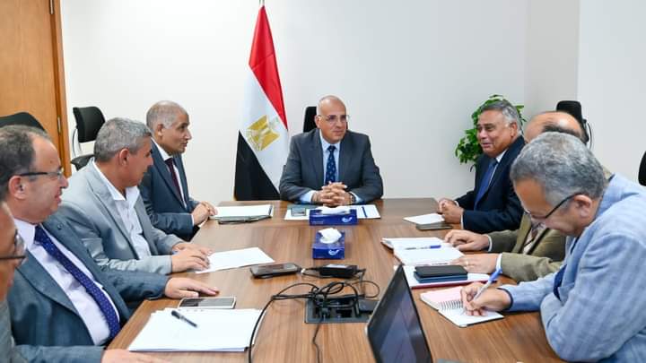 سويلم يتابع حالة الرى وإجراءات تطهير المساقى بمحافظة البحيرة بعد زيارته لها لضمان وصول المياه للمزارعين