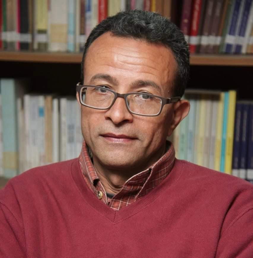 نحن هنا ...كتاب جديد ينصف المصريين من براثن العبوس والتجهم 