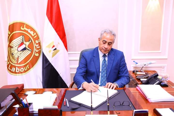 شحاتة: الخميس المقبل إجازة بأجر كامل للقطاع الخاص بمناسبة ذكرى "نصر أكتوبر"..