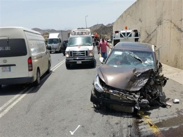 توقف حركة المرور على طريق الفيوم الصحراوى بعد إصابة شخصين بانقلاب سيارة