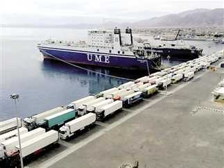  إخماد حريق بإحدى صالات التفتيش في ميناء سفاجا