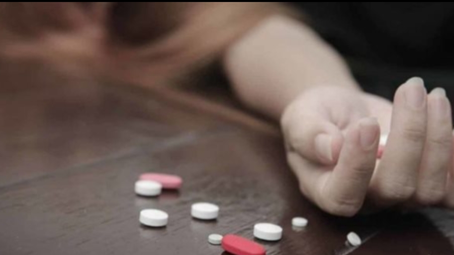 طالبه ازهريه تنهي حياتها بحبة الغلال السامه بسوهاج 