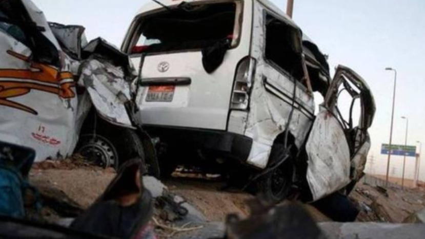 بالاسماء...أصابه 11 شخص بتصادم سيارتين نقل بطريق التحدي بوادي النطرون 