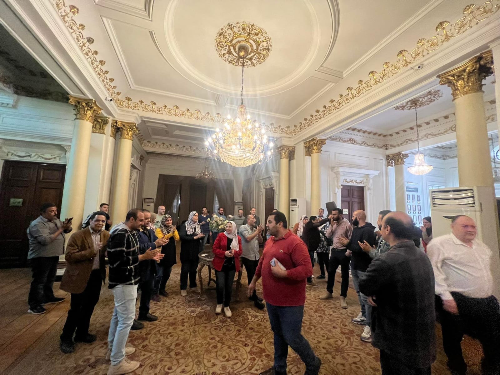 صحفيو الوفد ينظمون وقفة احتجاجية داخل مقر الحزب  خلال اجتماع الهيئة العليا للحزب 