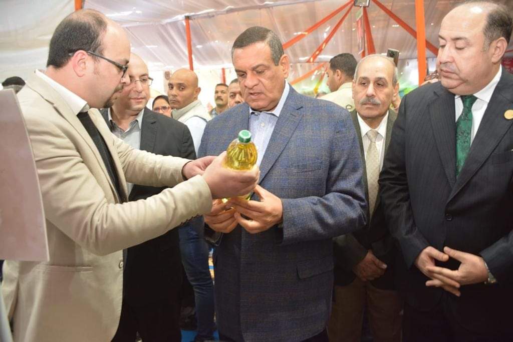 آمنه وسلامة يتفقدان معارض " أهلا رمضان " لتوفير السلع الغذائية للمواطنين بأسعار مخفضة