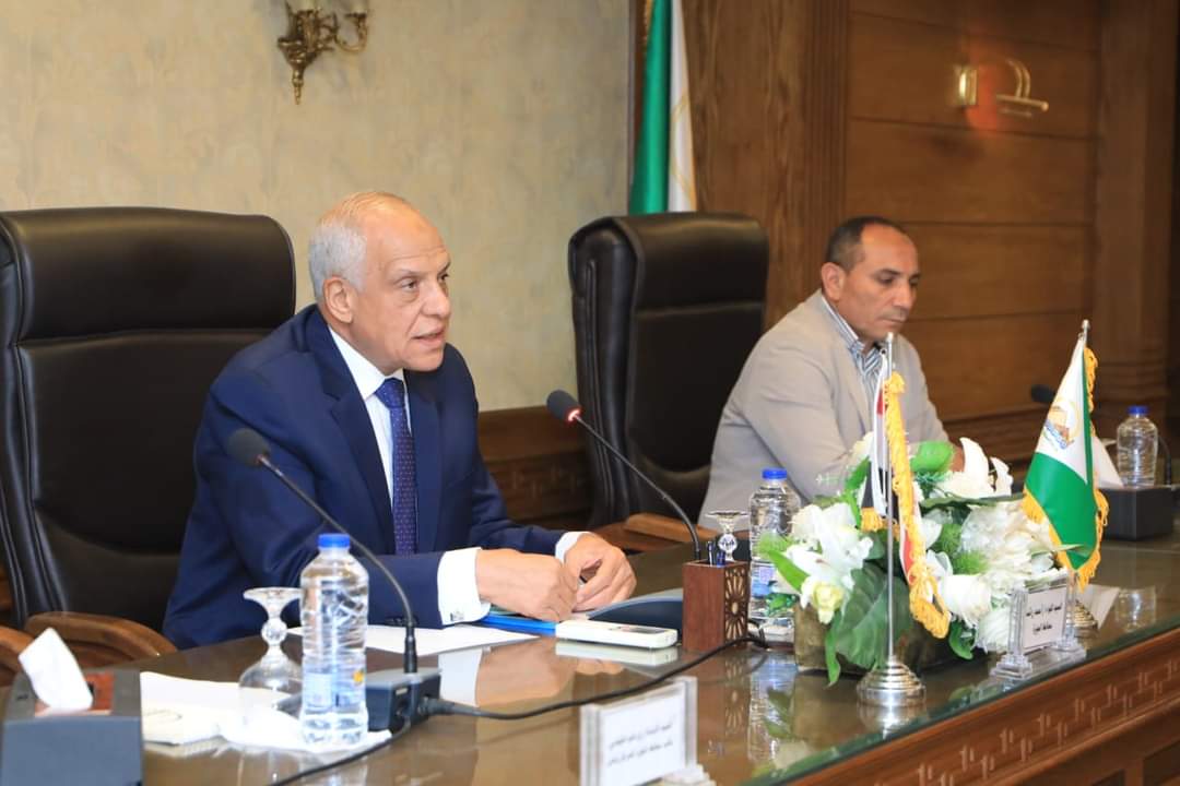 محافظ الجيزة يتابع التجهيزات النهائية لاستقبال العام الدراسي الجديد