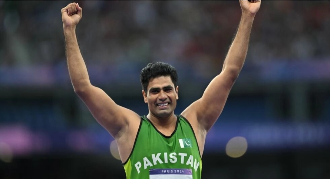 نديم يفوز بالميدالية الذهبية في رمي الرمح في أول فوز تاريخي لباكستان