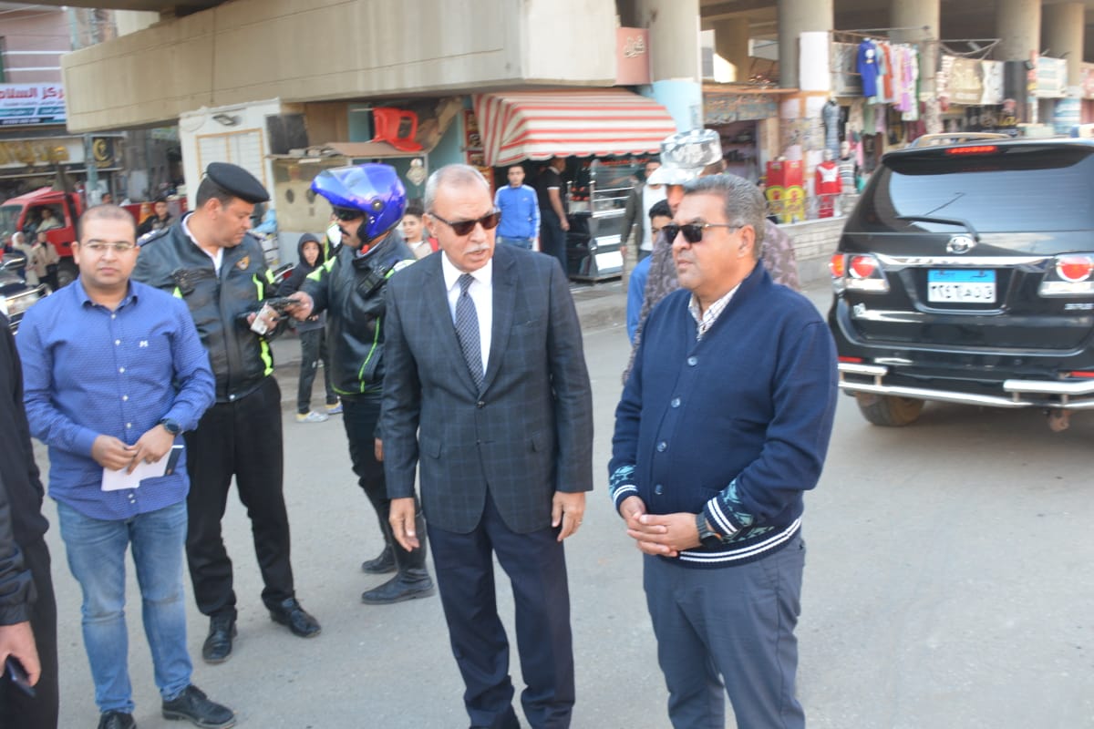 محافظ القليوبية : بدء التشغيل التجريبي للسلم الكهربائي لكوبري المشاة بمنطقة وابور الثلج بمدينة بنها  