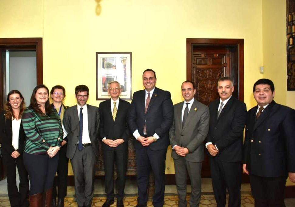 السبكي يبحث مع السفير الفرنسي التعاون لنقل الخبرات الفرنسية لتقديم نموذج متطور للرعاية الصحية بمصر