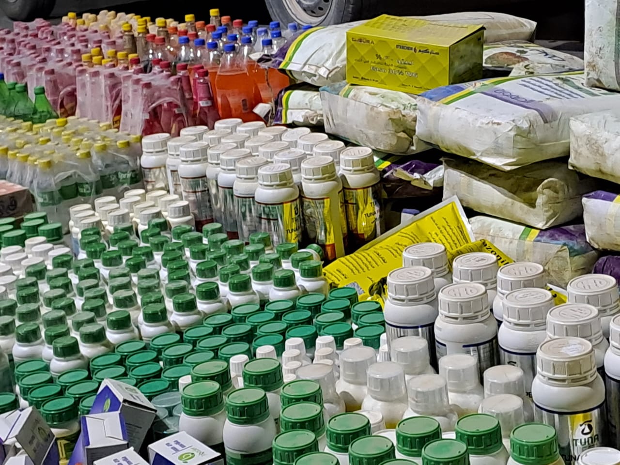 تموين البحيرة...ضبط 33 شيكارة سماد زراعى مدعم و 545 كجم مغذيات زراعية لبيعها بالسوق السوداء