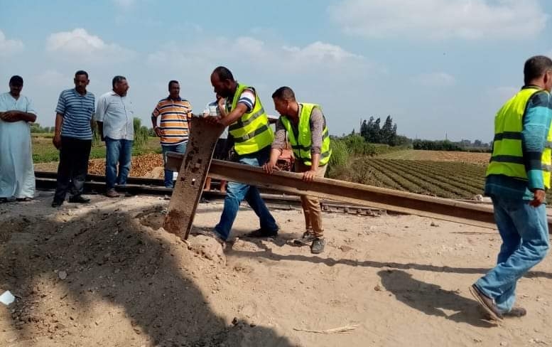 غلق 4 معابر مخالفه على شريط السكة الحديد بالبحيرة