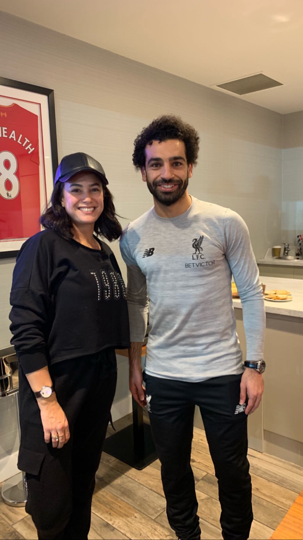 هند صبرى تحتفل مع محمد صلاح بفوز ليفربول على أرسنال