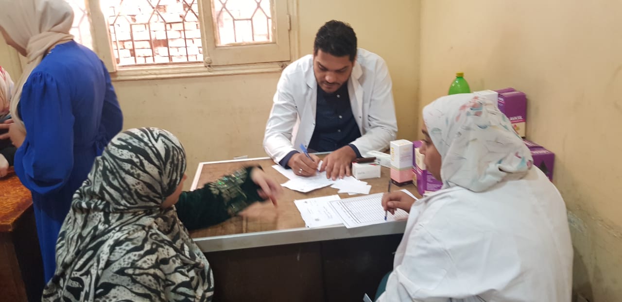 جامعة بنها : الكشف على 711 حالة فى القوافل الطبية بقريتى نقباس وكفر العرب 