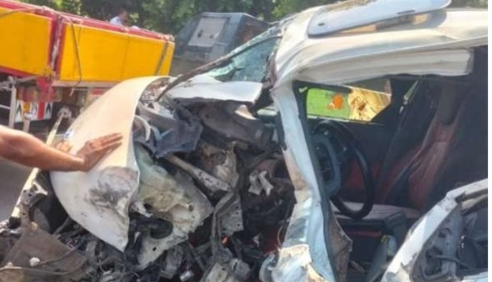 أصابه 11 شخص بجروح جراء حادث تصادم ميكروباص و نقل بالطريق الزراعي بدمنهور