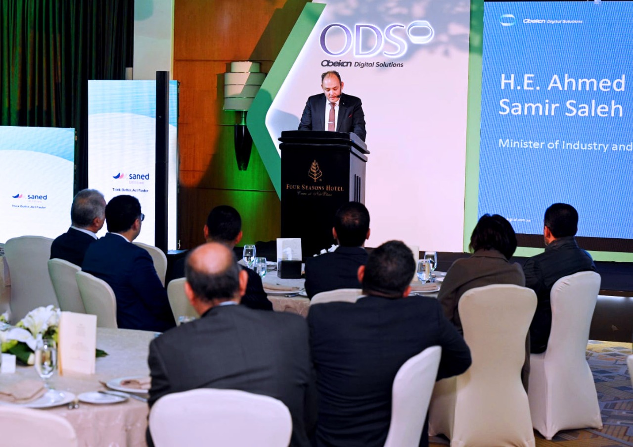 وزير الصناعة..دور محوري للتكنولوجيا وعمليات التحول الرقمي في تعزيز القدرات التنافسية للقطاعات الانتاجية