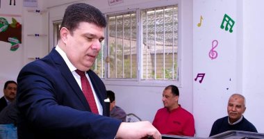 رئيس الهيئة الوطنية للإعلام يدلى بصوته فى الاستفتاء بالمعادى