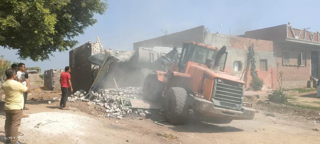 محافظ القليوبية: إزالة 282 حالة تعدى بالزراعة والبناء على أراضي الدولة والملكيات الخاصة بمساحة 35015م2 منذ انطلاق الموجه ال21 فى ابريل الماضي