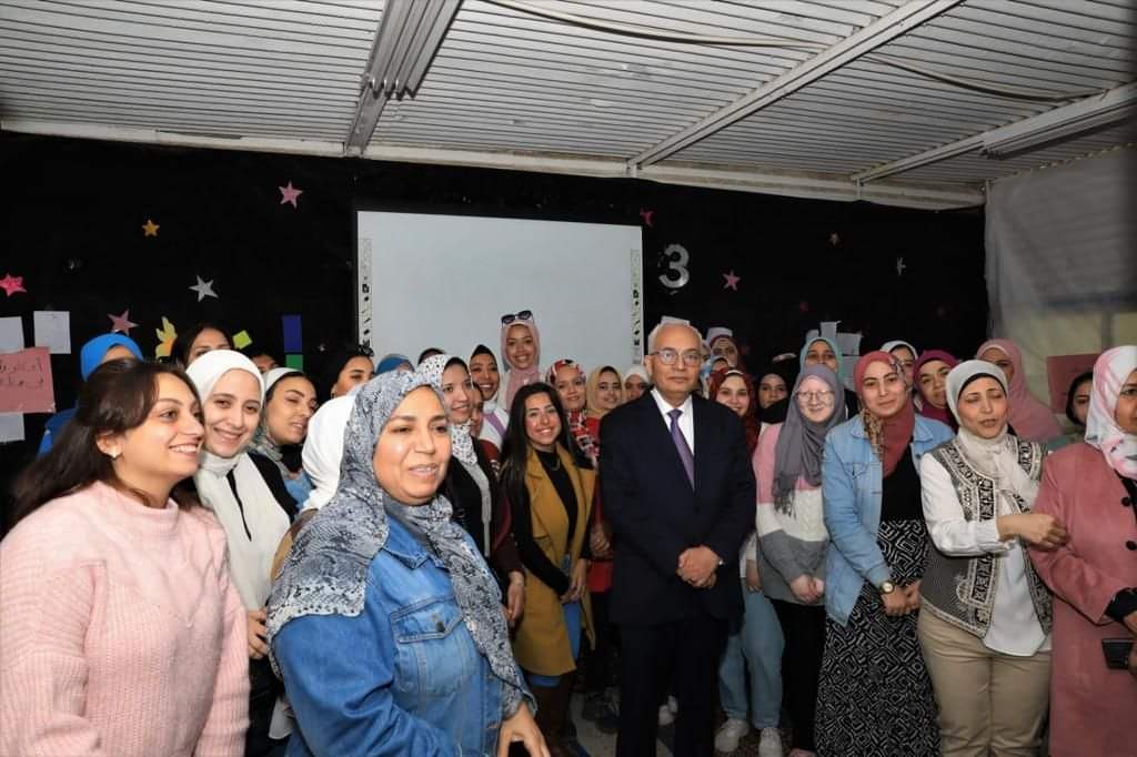 وزير التربية والتعليم"يتابع تنفيذ برنامج التأهيل التربوى للمعلمين الناجحين فى "مسابقة 30 ألف معلم" 