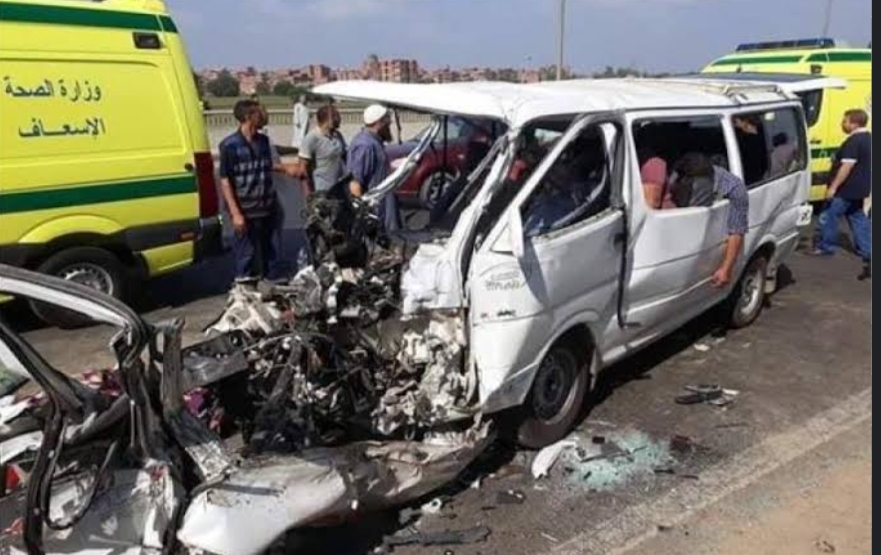 مصرع طفلة وأصابة 5 اخرين اثر تصادم ميكروباص مع سيارة نقل بالبحيرة